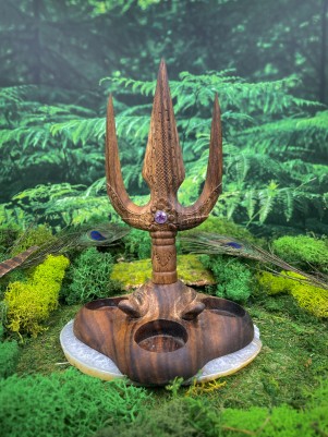 Подсвечник алтарный «Трезубец ☥ 029» (дерево Соно, 3 свечи, аметист) | Ручная работа Бали