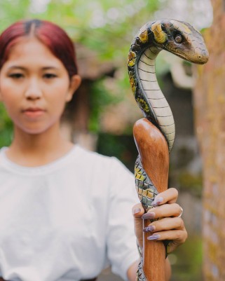 Посох Змей «Анаконда» | Тик • Лабрадорит • Ручная окраска